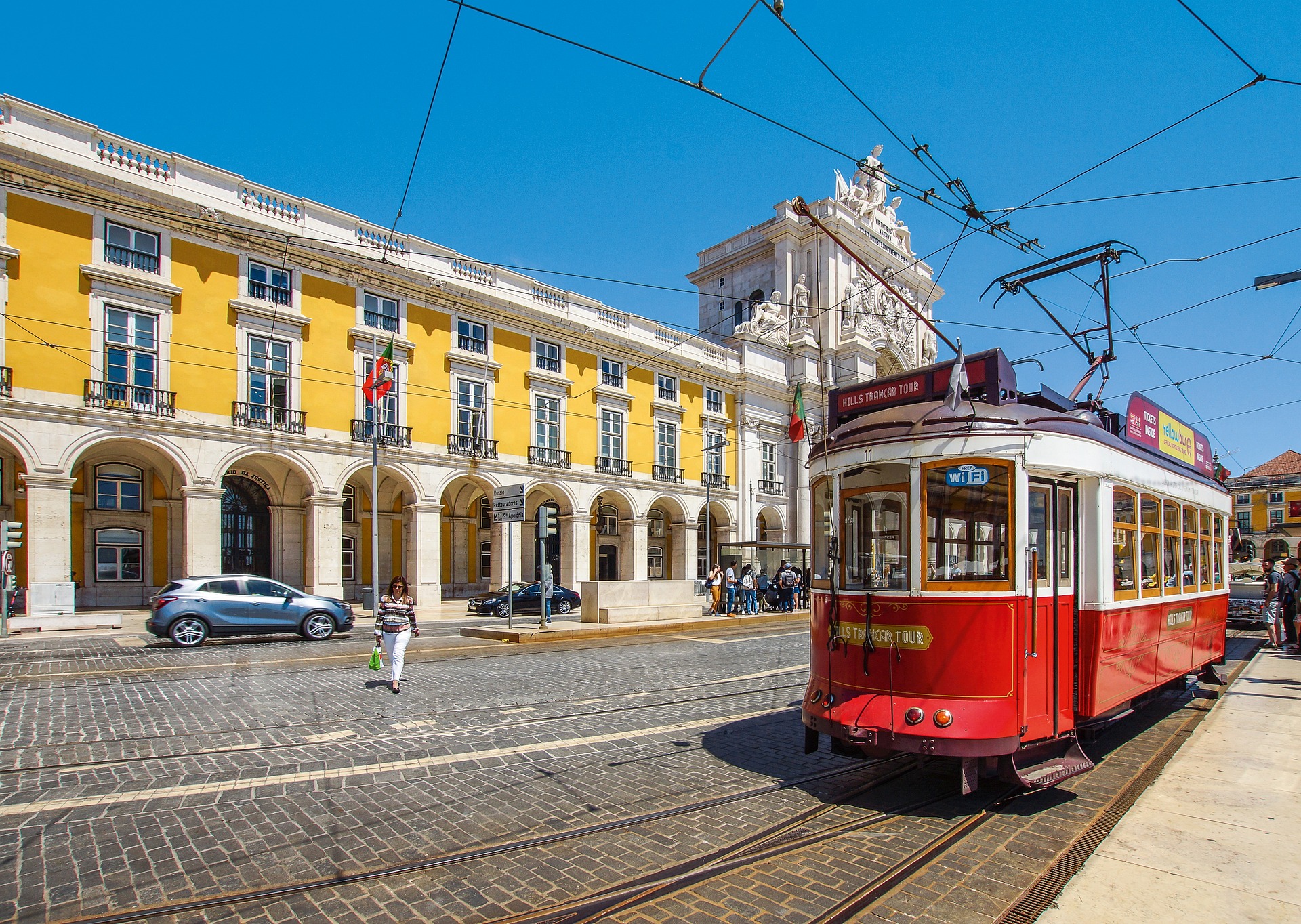tram-g3bd2021b2_1920.jpg